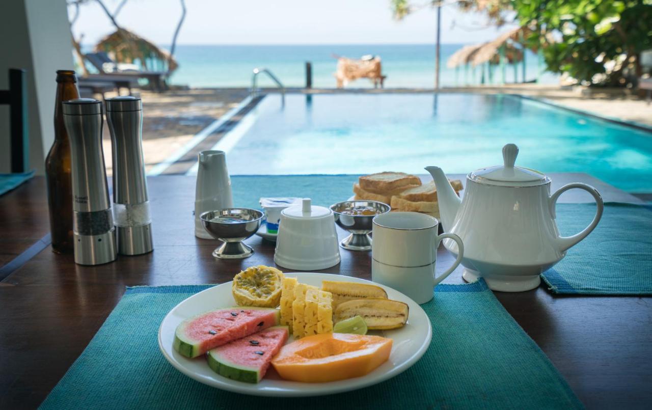 At Ease Beach Hotel Hikkaduwa Extérieur photo
