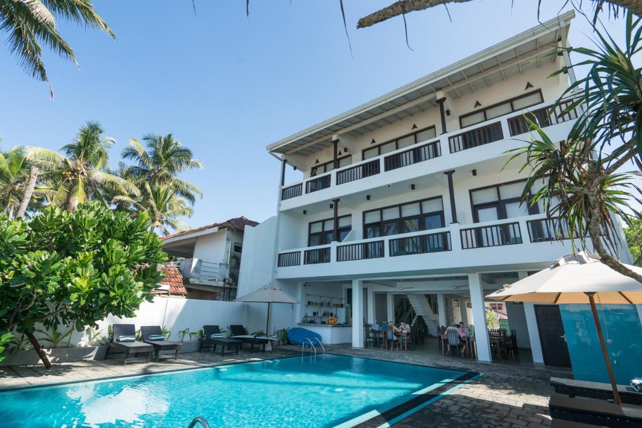 At Ease Beach Hotel Hikkaduwa Extérieur photo